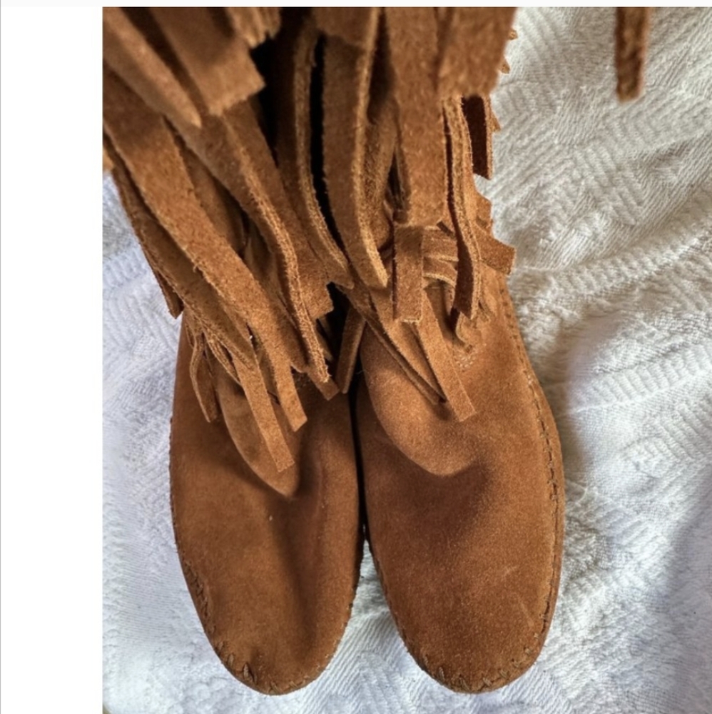 MINNETONKA Triple Fringe MOCCASIN BOOTS sz 8 1632 reddish Brown